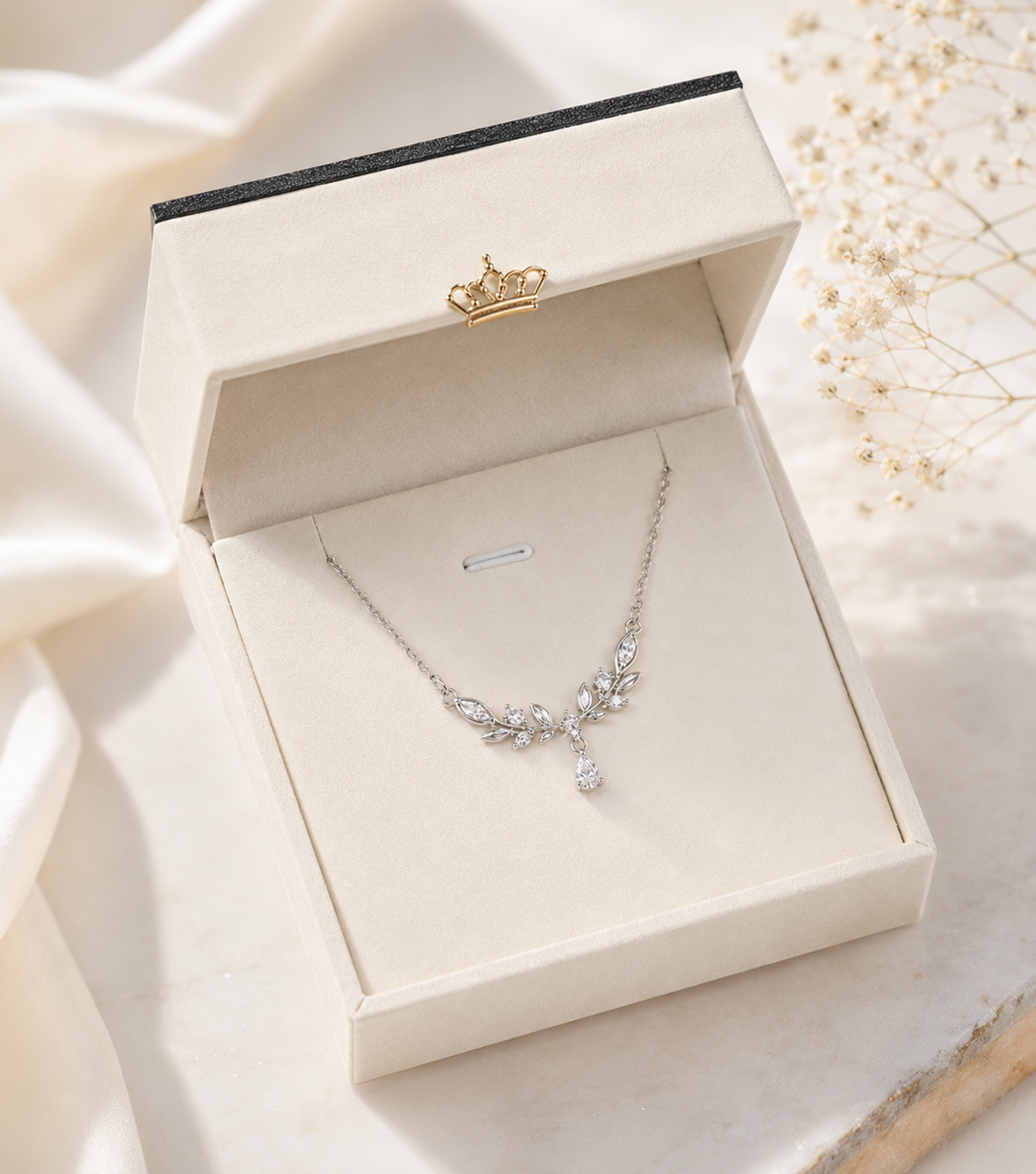 Celeste Laurel Necklace