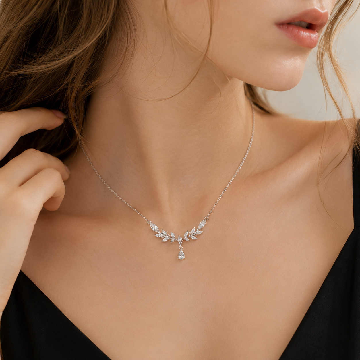 Celeste Laurel Necklace